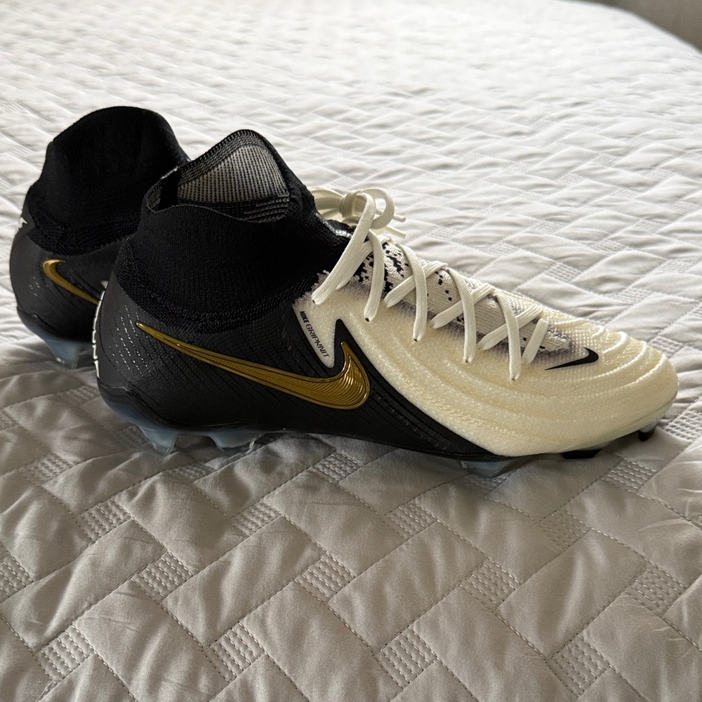 Men’s Nike Phantom Luna elite FG soccer cleats